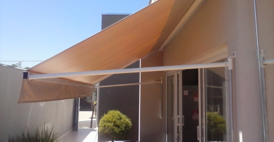 Toldo com braço da Sia Toldos