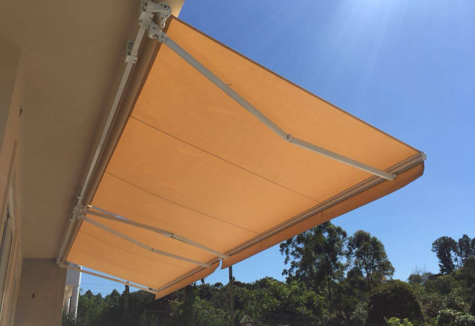 Toldo com braço articulado da Sia Toldos